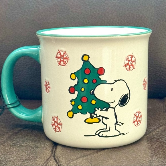Happy Holidays - Snoopy with Christmas Tree and Snowflakes 21oz Christmas Mug - Picture 6 of 9